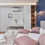 Apartment In The Heart Of Wroclaw By Renters Prestige